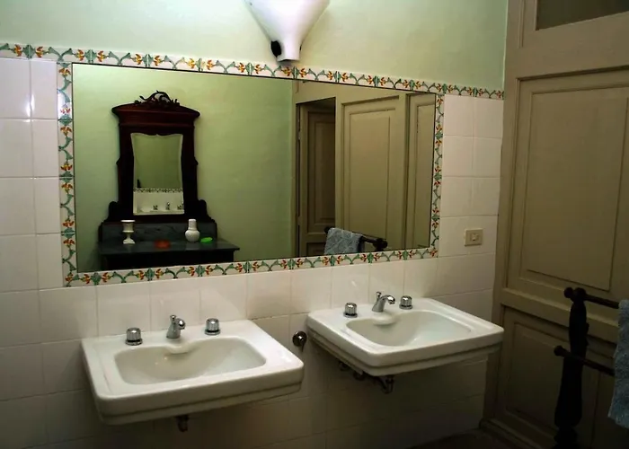 Palazzo Cansacchi * Monte Campano