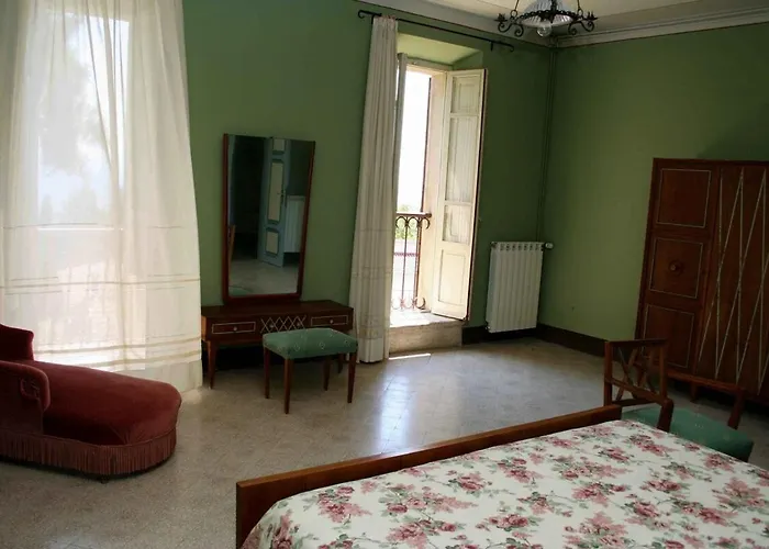 Palazzo Cansacchi * Monte Campano